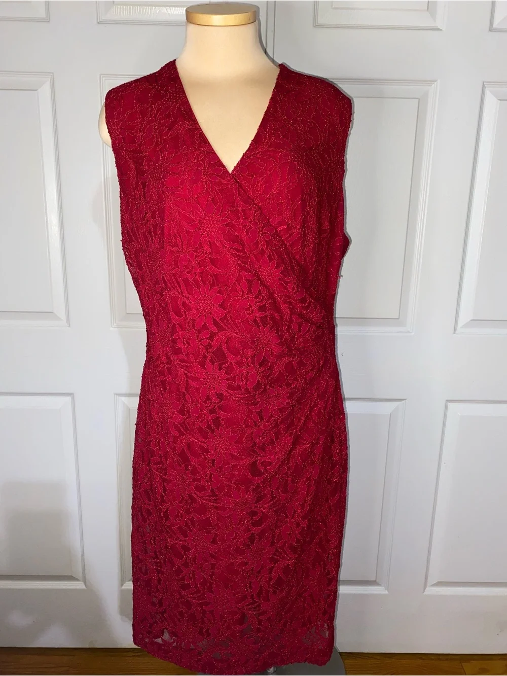 Ralph Lauren Red Lace V‑Neck Sleeveless Sheath Dress, Size 16, Holiday
